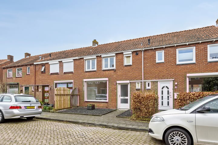 Photo of property Aagje Dekenstraat 11, Terneuzen