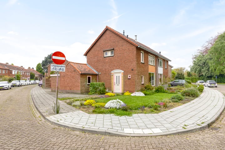 Aagje Dekenstraat 16 in Terneuzen