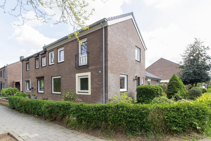 Aalmoezenier Camplaan 10 in Reuver photo