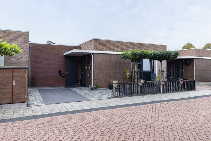 Photo of property Aalscholver 27, Papendrecht