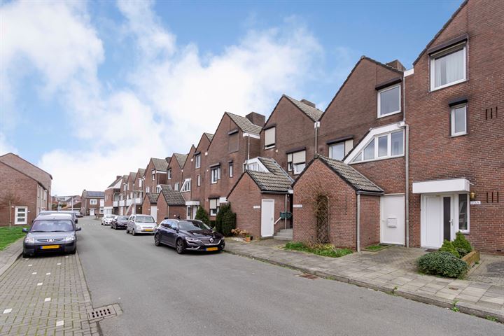 Aan het Valderen 11B in Maastricht photo