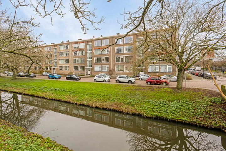 Aart van der Leeuwkade 24 in Voorburg