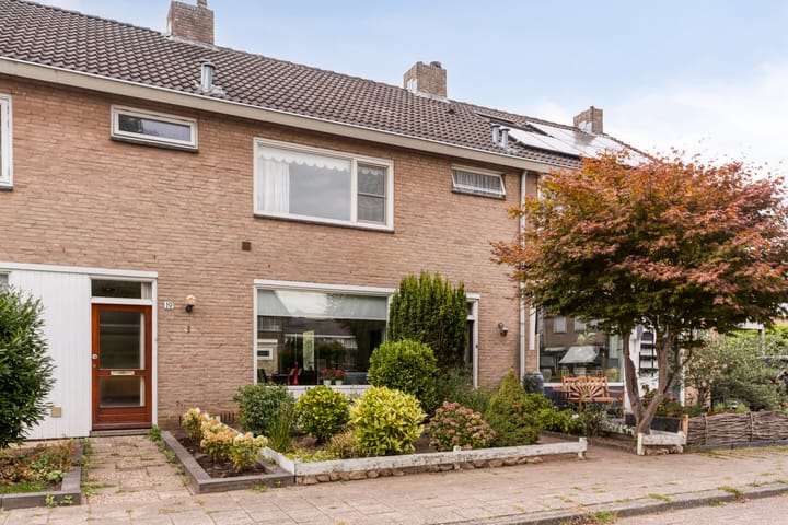 Aart van der Leeuwstraat 21 in Hengelo photo