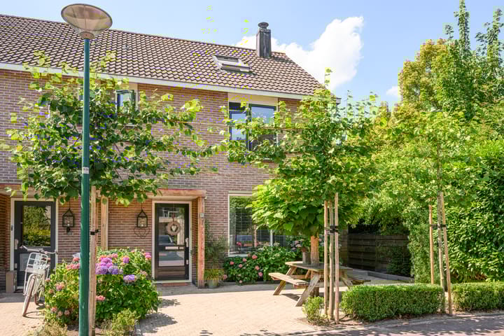 Aartseveen 91 in Eemnes foto