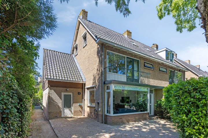 Aasdomstraat 1 in Abcoude