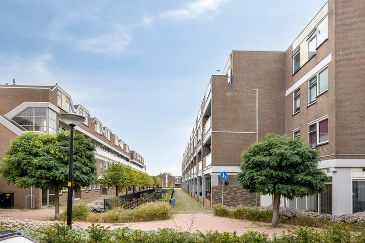 Abcoudehoeve 104 in Vlaardingen photo