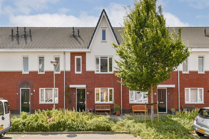 Abe Lenstrastraat 13 in Weesp