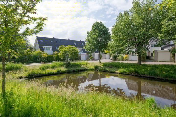 Abel Tasmanplantsoen 13 in Voorschoten foto