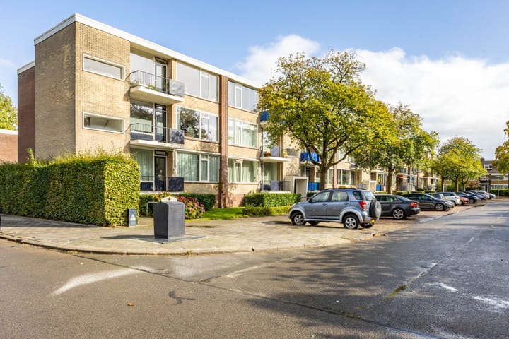 Abraham Kuyperlaan 18 in Groningen