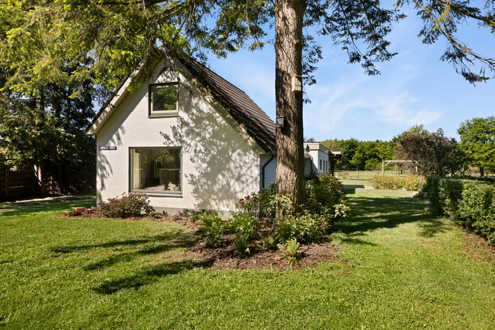 Photo of property Achter het Kanaal 25, Emmen