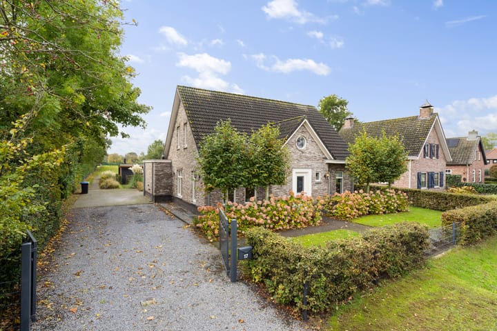 Achter 't Hof 17 in Hoeven