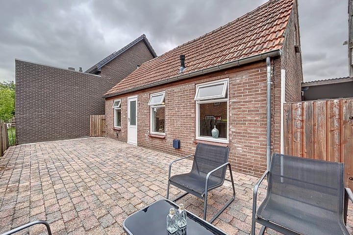 Achtereindstraat 2 in Graauw