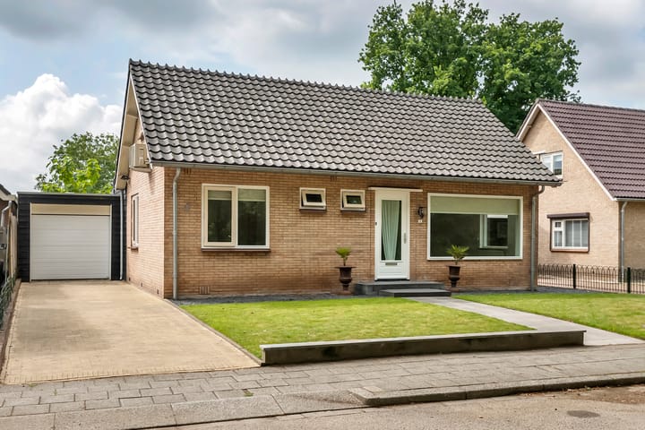 Photo of property Achterstraat 5, Kerk-Avezaath