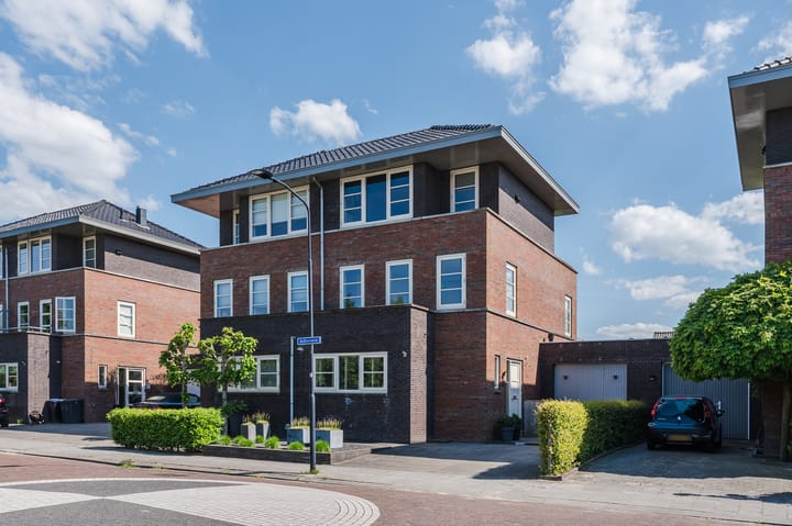 Achterveld 12 in Vinkeveen