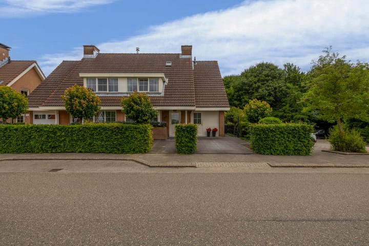Photo of property Achterzeedijk 4a, Barendrecht