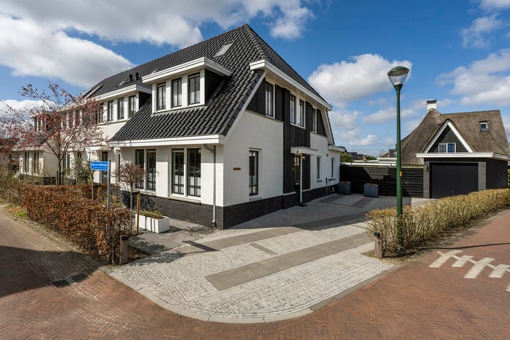Photo of property Adama van Scheltemalaan 17, Blaricum