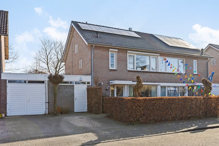 Adelheid van Voornstraat 8 in Asten