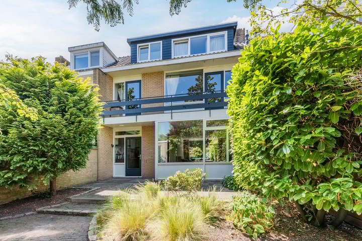 Photo of property Admiraal de Ruyterlaan 15, Oegstgeest