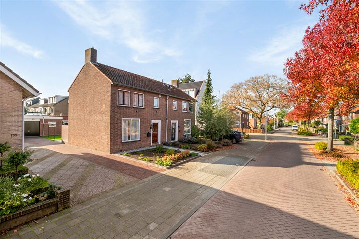 Admiraal de Ruyterstraat 137 in Oud-Beijerland