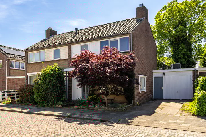 Adriaan Geertsplein 2A in Veendam