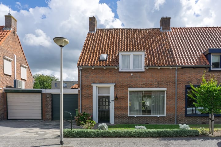 Adriaan Poirtersstraat 12 in Bergen op Zoom