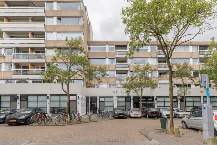 Adriaan van Bergenstraat 370 in Breda foto