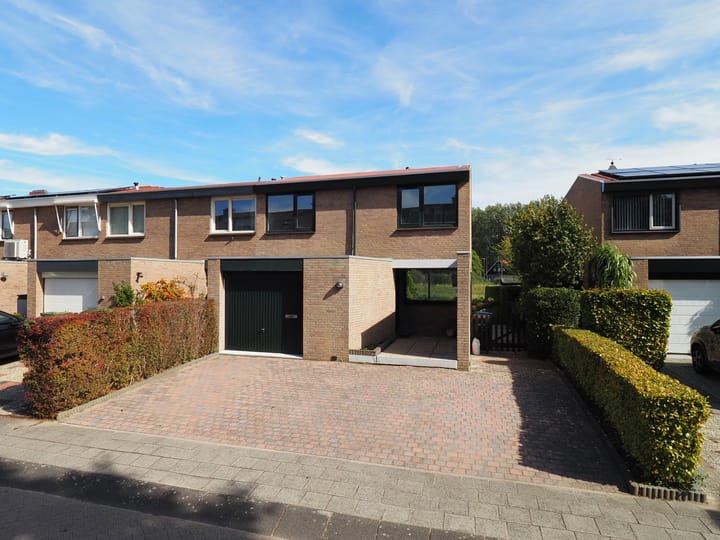 Photo of property Adriaan van Ostadelaan 15, Alblasserdam
