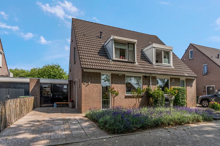 Adriaan van Ostadestraat 12 in Tiel foto