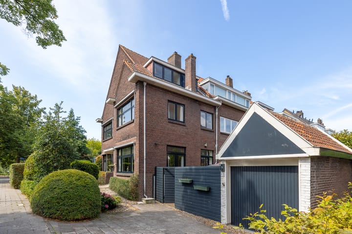 Adriaen van der Doeslaan 10 in Rotterdam