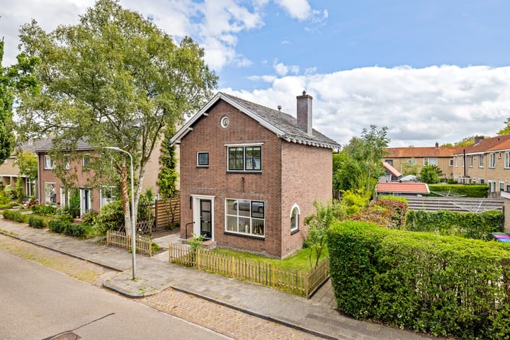Aert van der Neerstraat 87 in Leeuwarden photo