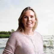 Foto van Afke Dijkstra, Marketingmedewerker bij Wonen aan water Makelaars Sneek