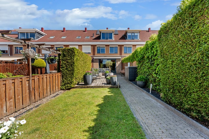 Agnes Bartoutslaan 72 in Hendrik-Ido-Ambacht foto