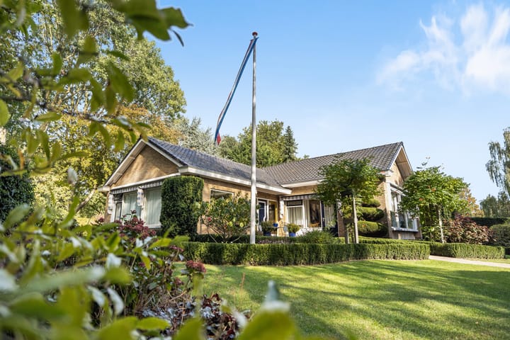 Photo of property Akeleilaan 79, Zwijndrecht