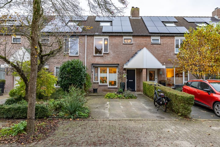 Photo of property Akeleiweg 142, Groningen