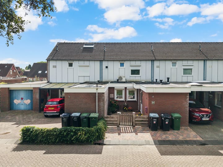 Photo of property Akkerdistel 121, Klazienaveen