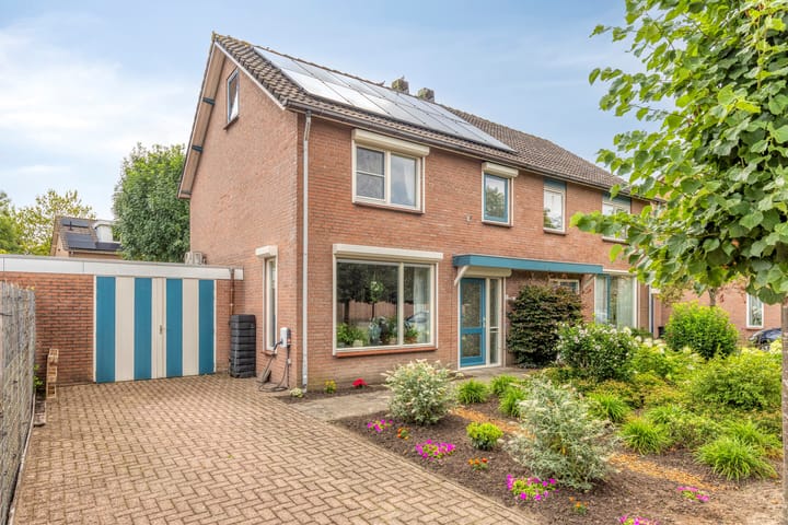 Akkerstraat 1 in Genderen