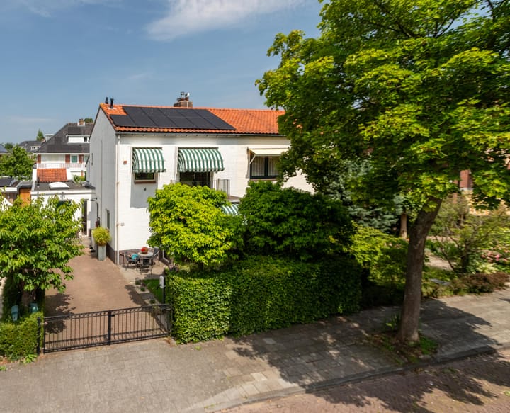 Alberdingk Thijmlaan 10 in Heemstede