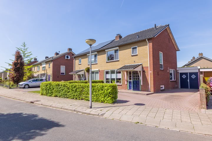 Photo of property Albert Cuyplaan 93, Haaksbergen