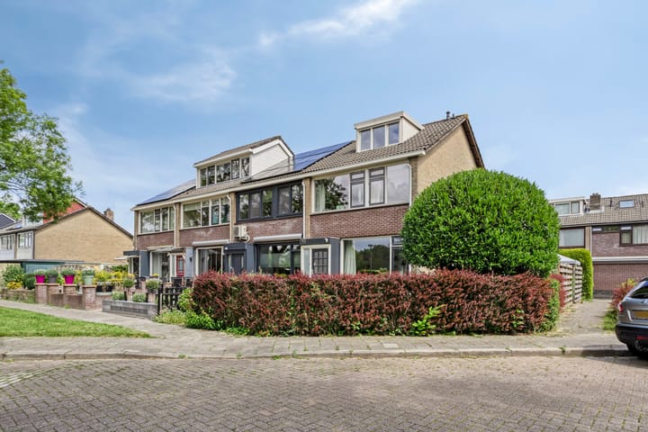 Albert Hahnlaan 16 in Groningen foto
