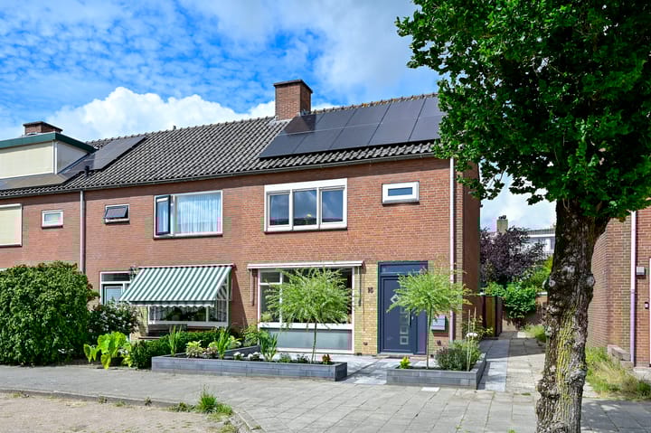 Photo of property Albert Verweylaan 16, Uithoorn