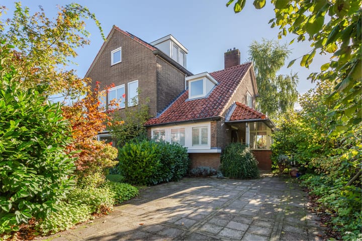 Albertine Agneslaan 8 in Naarden