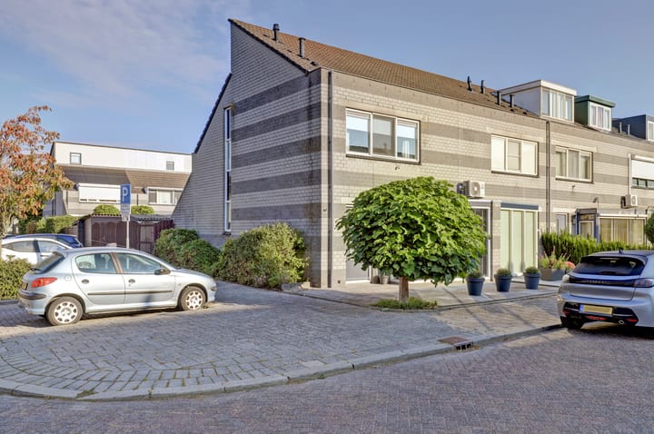 Photo of property Aletta Jacobsstraat 36, Ridderkerk