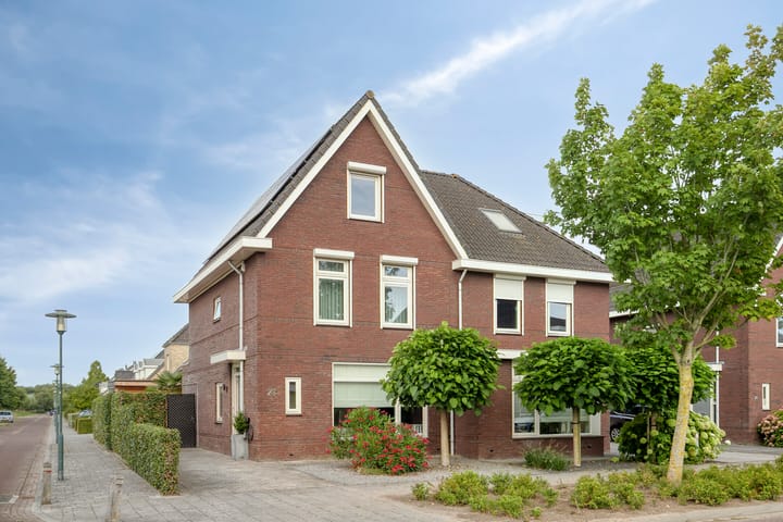 Photo of property Alexander de Grotestraat 28, Hulst
