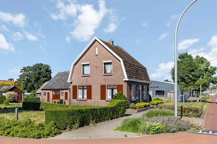 Photo of property Almelosestraat 12, Raalte