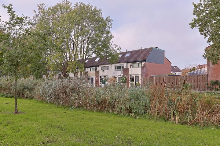 Alphons Diepenbrocksingel 42 in Leiderdorp