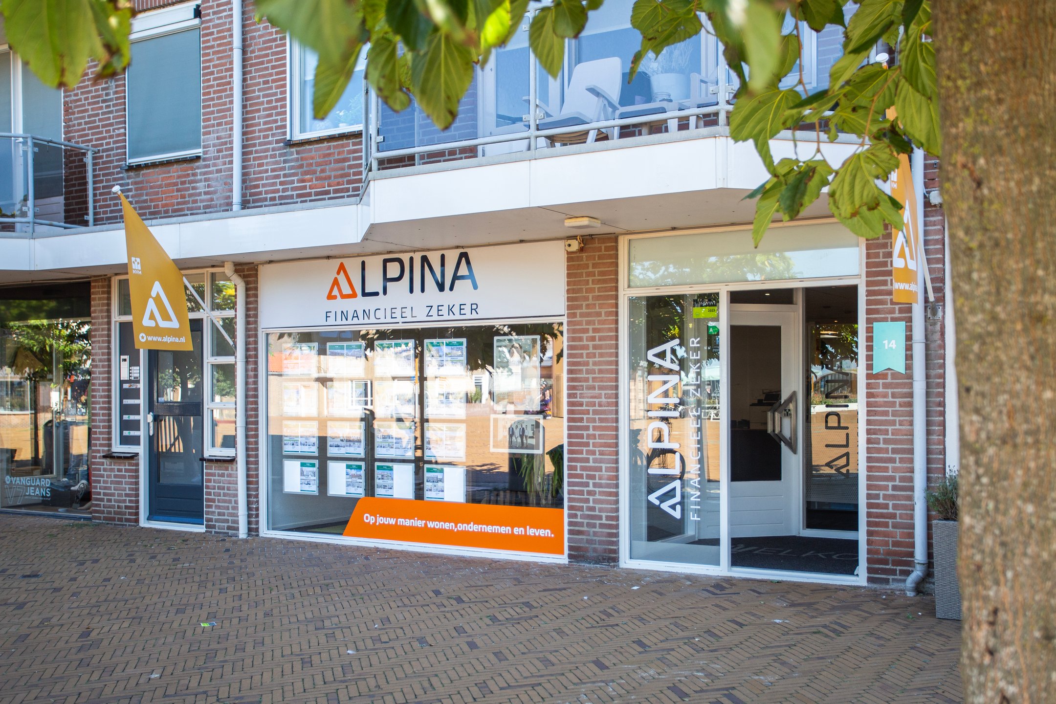 Kantoor foto van Alpina Katwijk (voorheen De Leeuw Makelaardij)