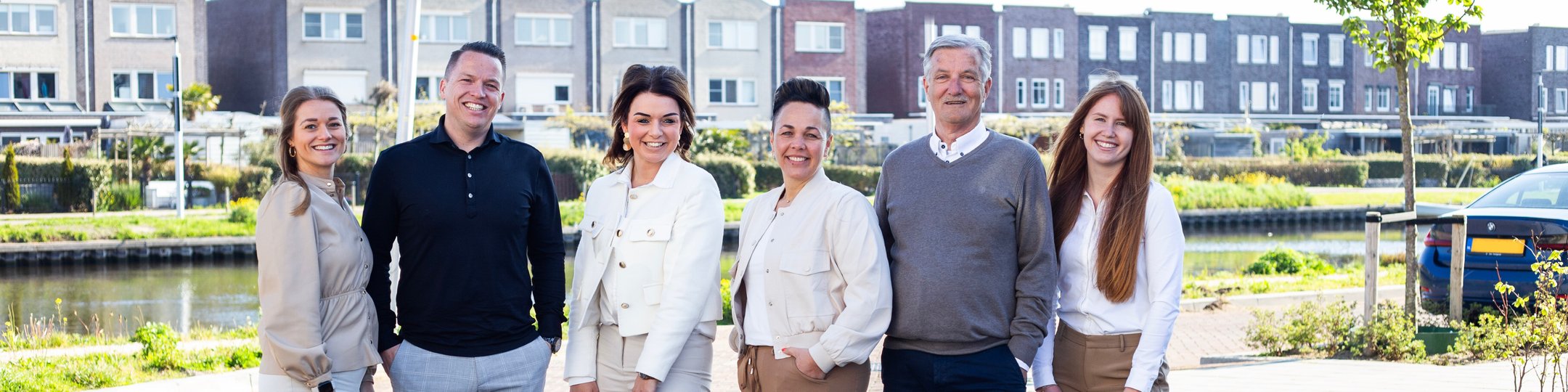 Team foto van Alpina Rijnsburg (voorheen De Leeuw Makelaardij)