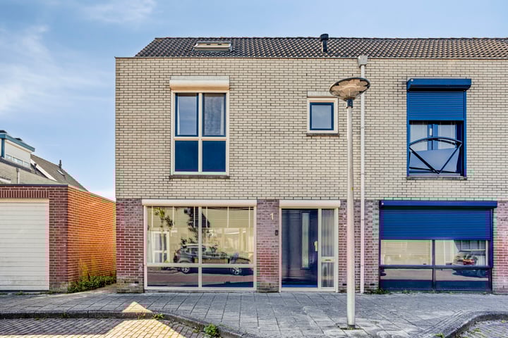Amaliastraat 1 in Enschede