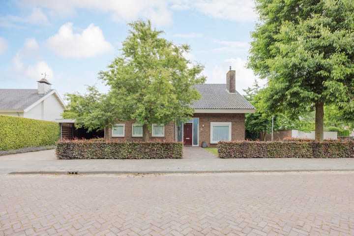 Photo of property Ambachtsherenlaan 65, Raamsdonksveer