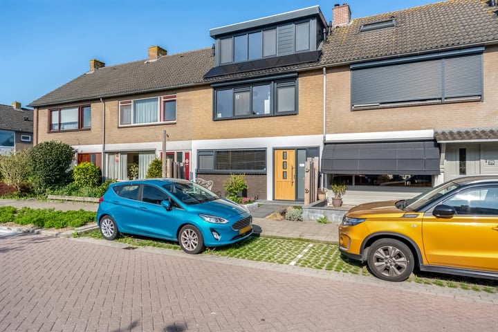 Ambachtsherenweg 27 in Zoeterwoude